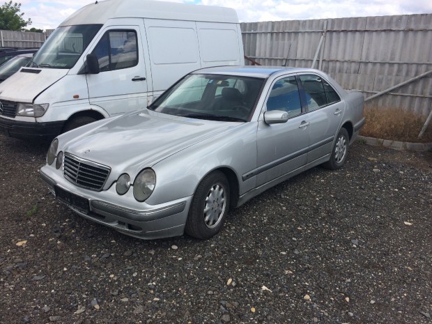MERCEDES E W210 220 CDI BAL K, AUTOM elad