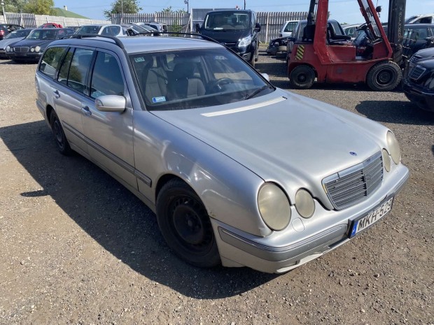 MERCEDES E W210 220 CDI COMBI BAL K, AUT elad�