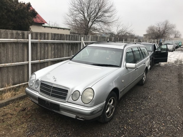 MERCEDES E W210 230TE KOMBI BAL K, MANUA elad�
