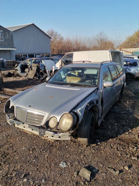 MERCEDES E W210 320 CDI KOMBI elad
