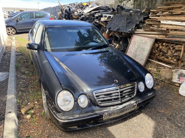 MERCEDES E W210 320 CDI MODI BAL K, AUTO elad�