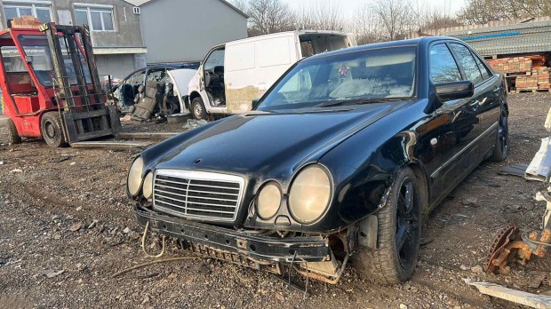 MERCEDES E W210 420 BENZIN BAL K, AUTOM elad