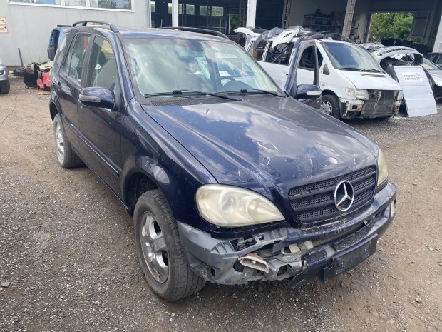 MERCEDES ML W163 270 CDI BAL K, MANUAL elad�