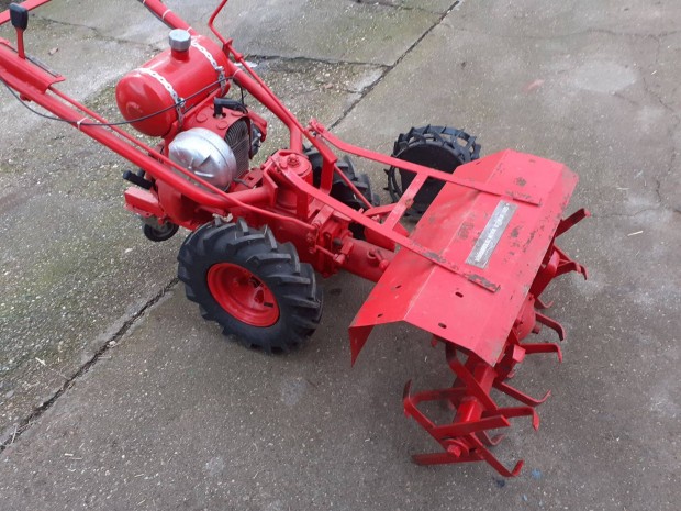 MF-70-es Talaj mar Elad !!!