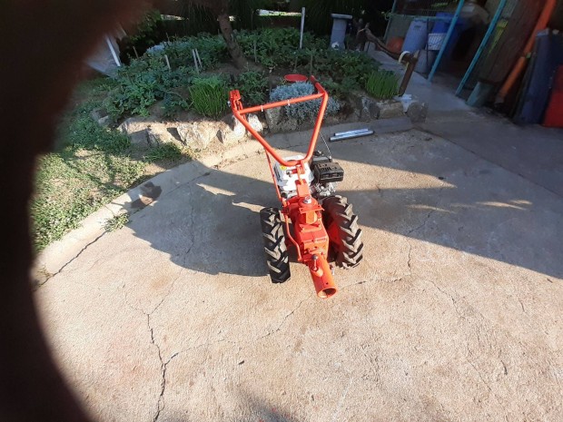 MF-70-es kerti kisgp elad !!!