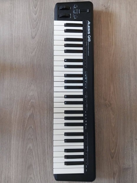 MIDI billentyzet - Alesis Q49 USB/MIDI sequencer