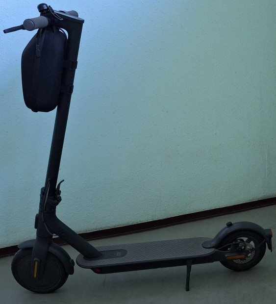 MI Electric Scooter Essential elektromos roller