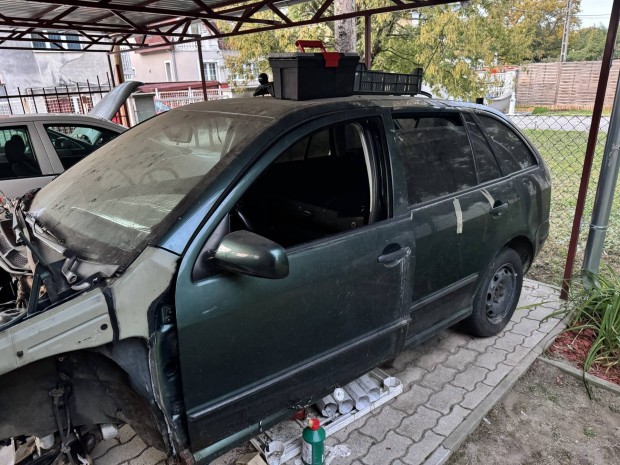 MK1es Fabia kombi alkatrésznek eladó