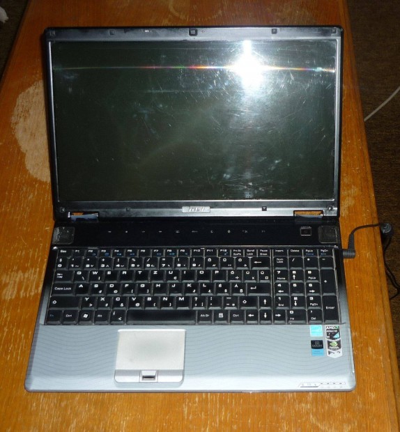 MSI VR630X (X2 QL-62) kijelző háttérvilágítása hibás, a laptop hiányos