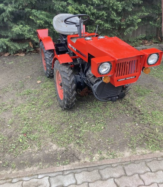 MT8-132.2 kistraktor