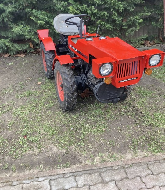 MT8-132.2 kistraktor!