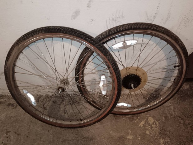 MTB bicikli kerekek 26-os gumival, kompletten