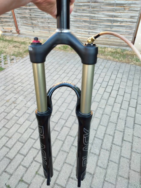 MTB teleszkóp manitou black platinum