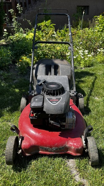 MTD fűnyíró Briggs & Stratton motorral