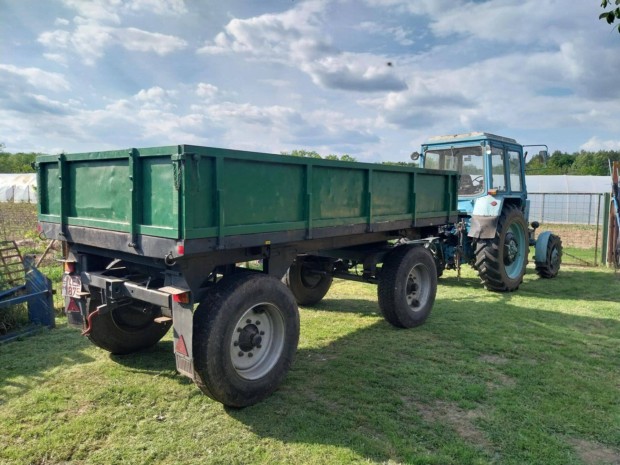 MTZ82 traktor s Mbp6.5 ptkocsi