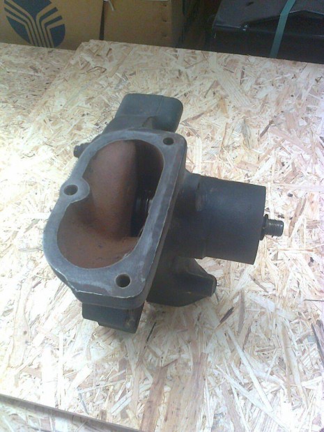 MTZ-1221 vízpumpa eladó