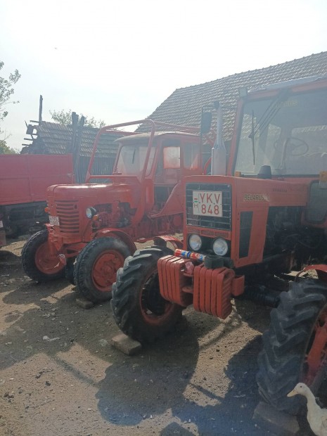 MTZ 50 s MTZ 82 traktor 