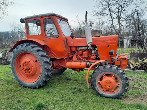 MTZ 52 4X4 traktor kitn llapot papirjai nincsenek elad