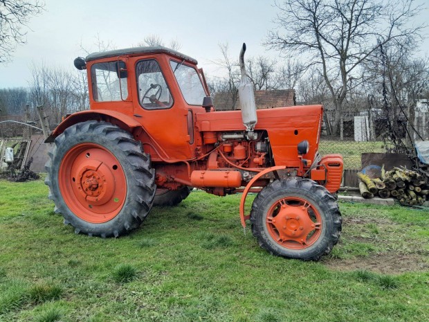 MTZ 52 traktor 4X4 kitn llapot papirjai nincs adsvtelivel elad