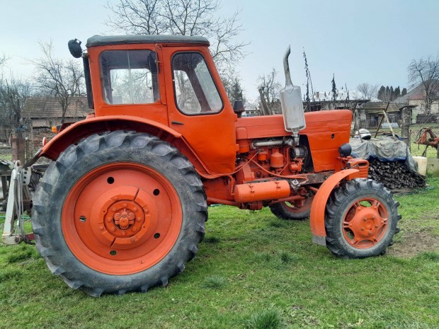 MTZ 52 traktor 4X4 kitn llapotban papirja nincs adsvtelivel elad