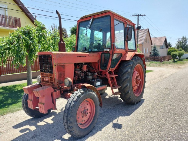 MTZ 550 j motorral