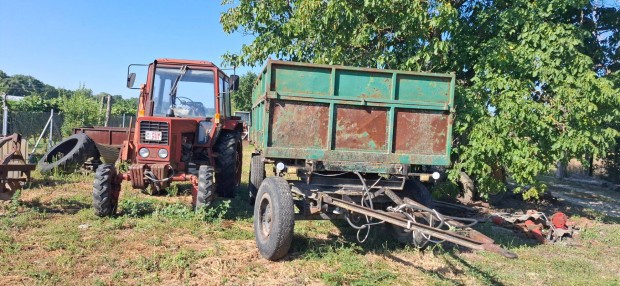 MTZ 550 traktor és munkagépei együtt
