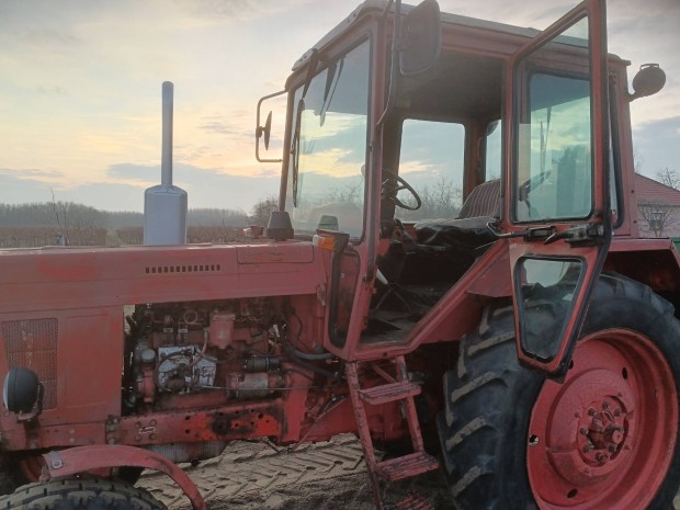 MTZ 550 traktor munkagp kombintor 