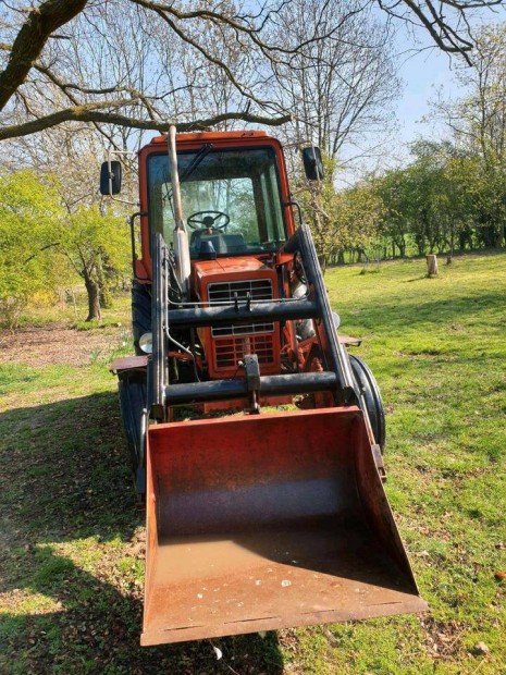 MTZ 80 homlok rakodóval együtt
