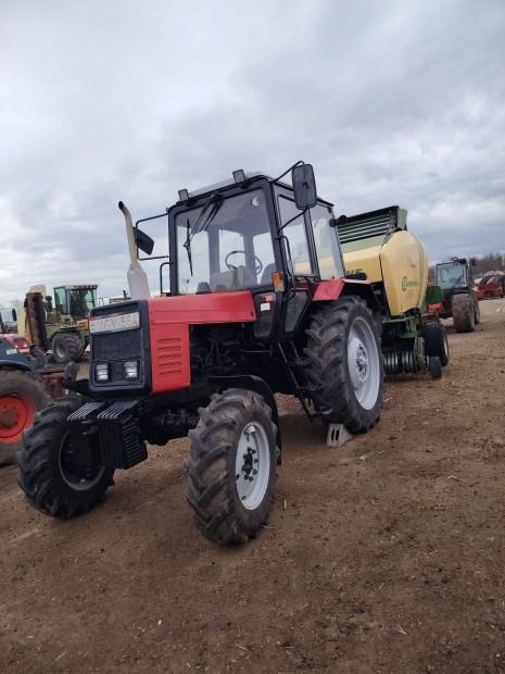 MTZ 820-as 2001-es �vj�rat�, �j els� gumikkal, fel�j�tott motorral