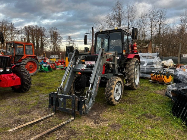 MTZ 820 traktor KHR 80 homlokrakodval, 2 ves