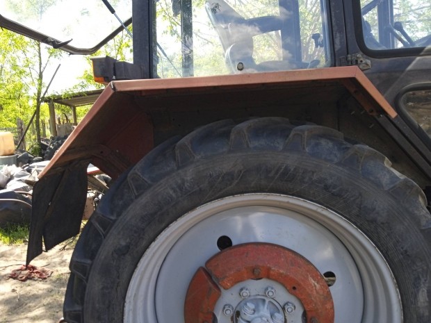 MTZ 820 traktorra széles sárvédő garnitúra elado