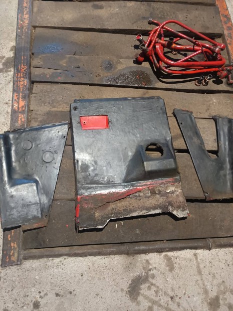 MTZ 82 80 kis fülkés műszerfal burkolat