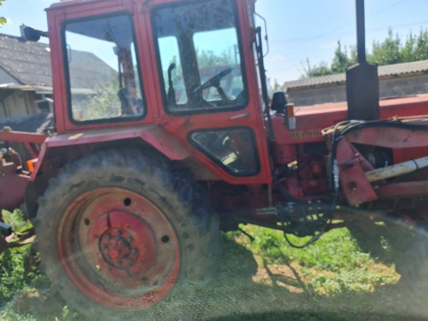MTZ-82 homlokrakodval