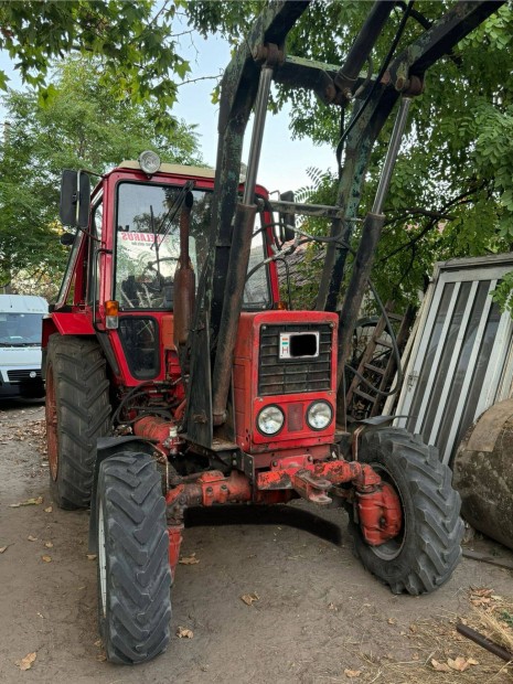 MTZ 82 homlokrakodval