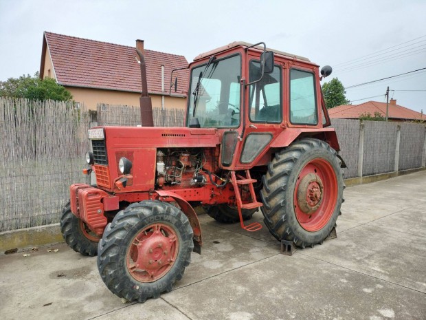 MTZ 82 lejrt mszakival,