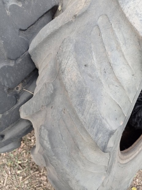 MTZ 82 mells gumiabroncs 