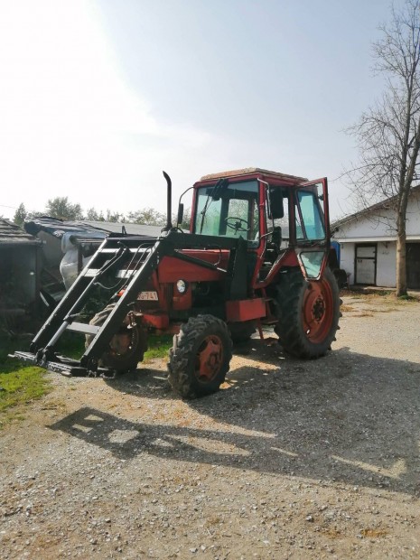 MTZ 82 rakod�val, m�szakival