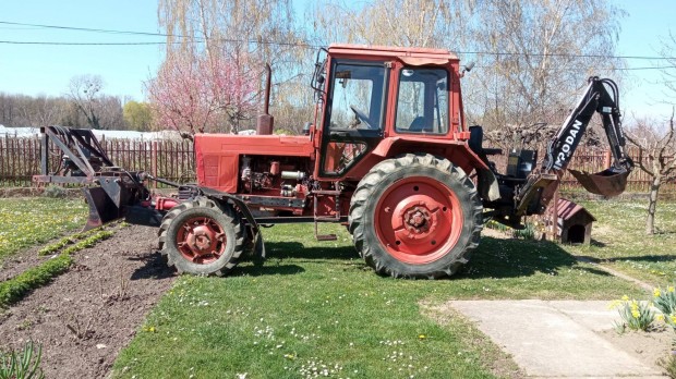 MTZ 82 traktor s tartozkai eladk