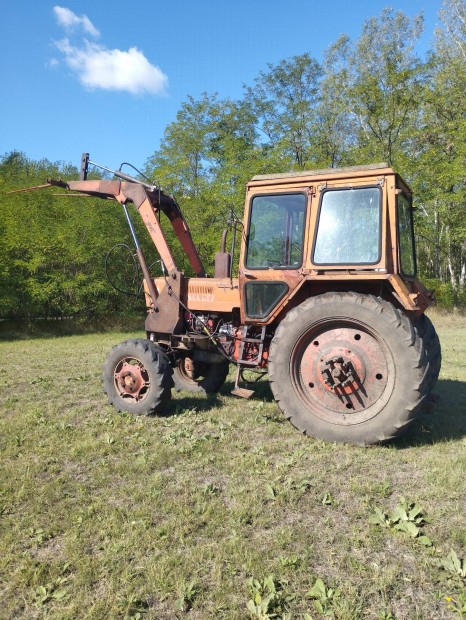 MTZ 82 traktor homlokrakodval 