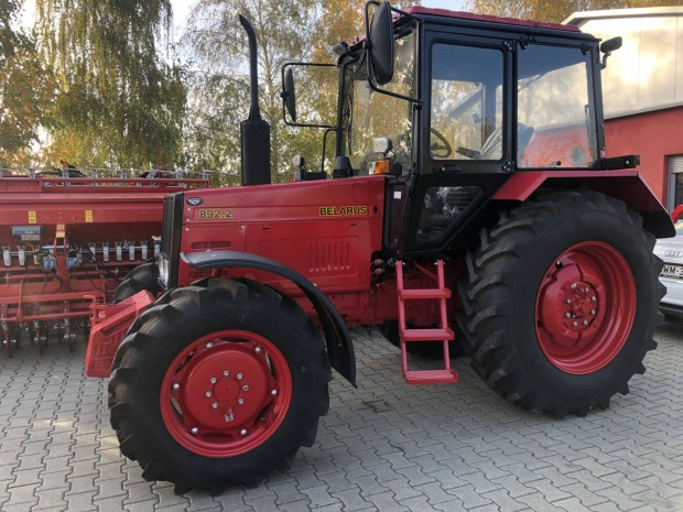 MTZ-892.2 j traktor piros vagy fekete sznben is kszletrl !