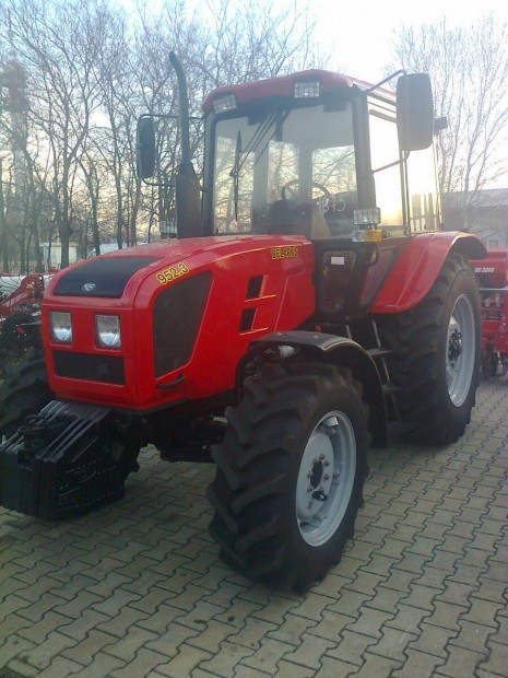 MTZ-952.3 monoblokkos új traktor készletről