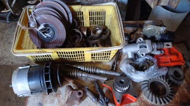 MTZ alkatr�sz elad�