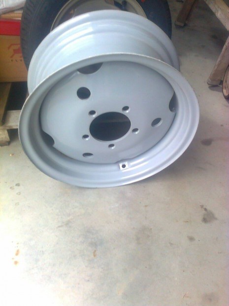 MTZ els felni 5 vagy 8 furattal