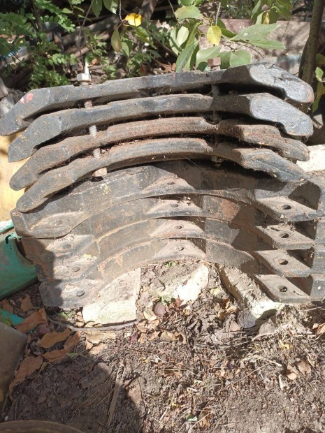 MTZ és Nagydutra súly,4-4 db