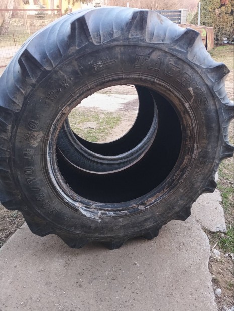 MTZ gumi 360/70r20 elad