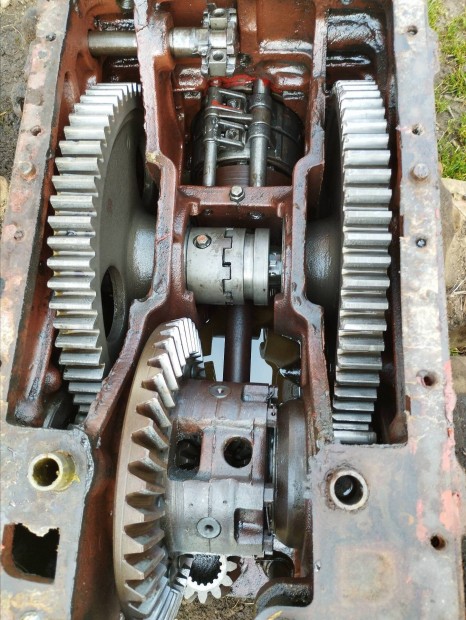 MTZ traktor alkatrsz pr 