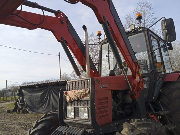 MTZ traktor j llapotban j homlokrakodoval elado