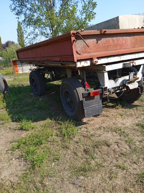 MTZ traktor utn billenos ptkocsi elado