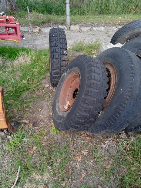 MTZ traktor utn val kiskereku romn ptkocsira val kerekek eladok