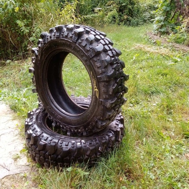 MT gumiabroncsok ("Mud Terrain") 215x70xR16 Terepre